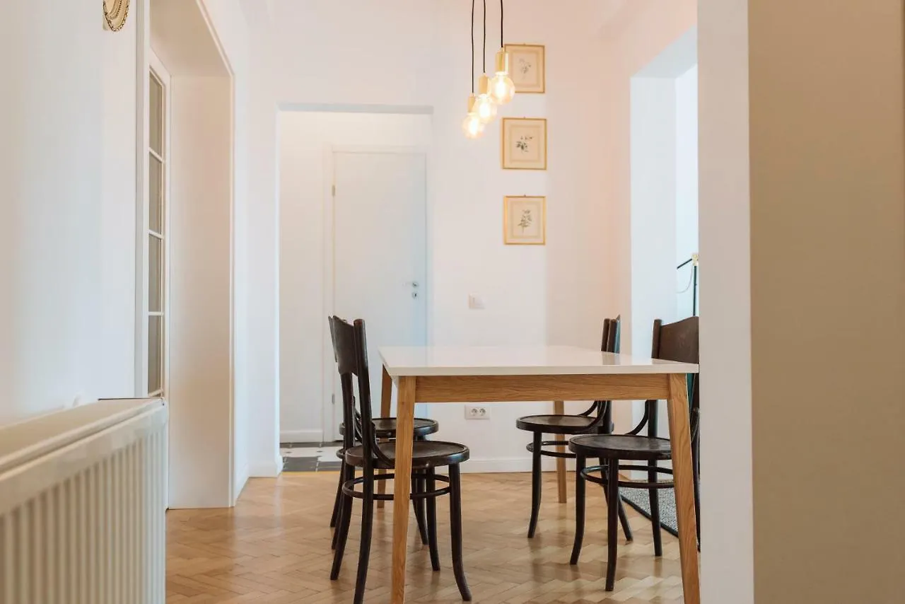 Brezoianu Spacious Flat Bucharest 0*,