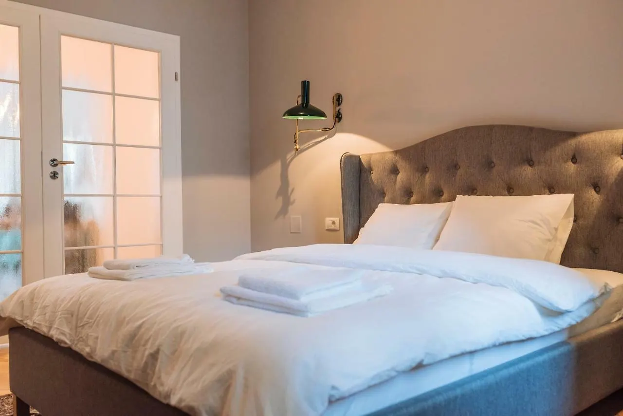 Brezoianu Spacious Flat Bucharest 0*,
